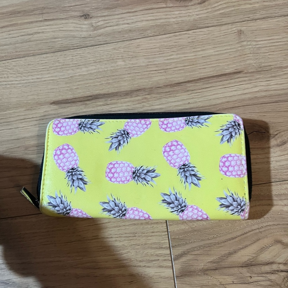 Pink pineapple wallet - Picture 3 of 3